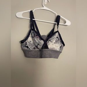 Lululemon Athletica rare find sports bra pre 2017 in like new condition size 8
